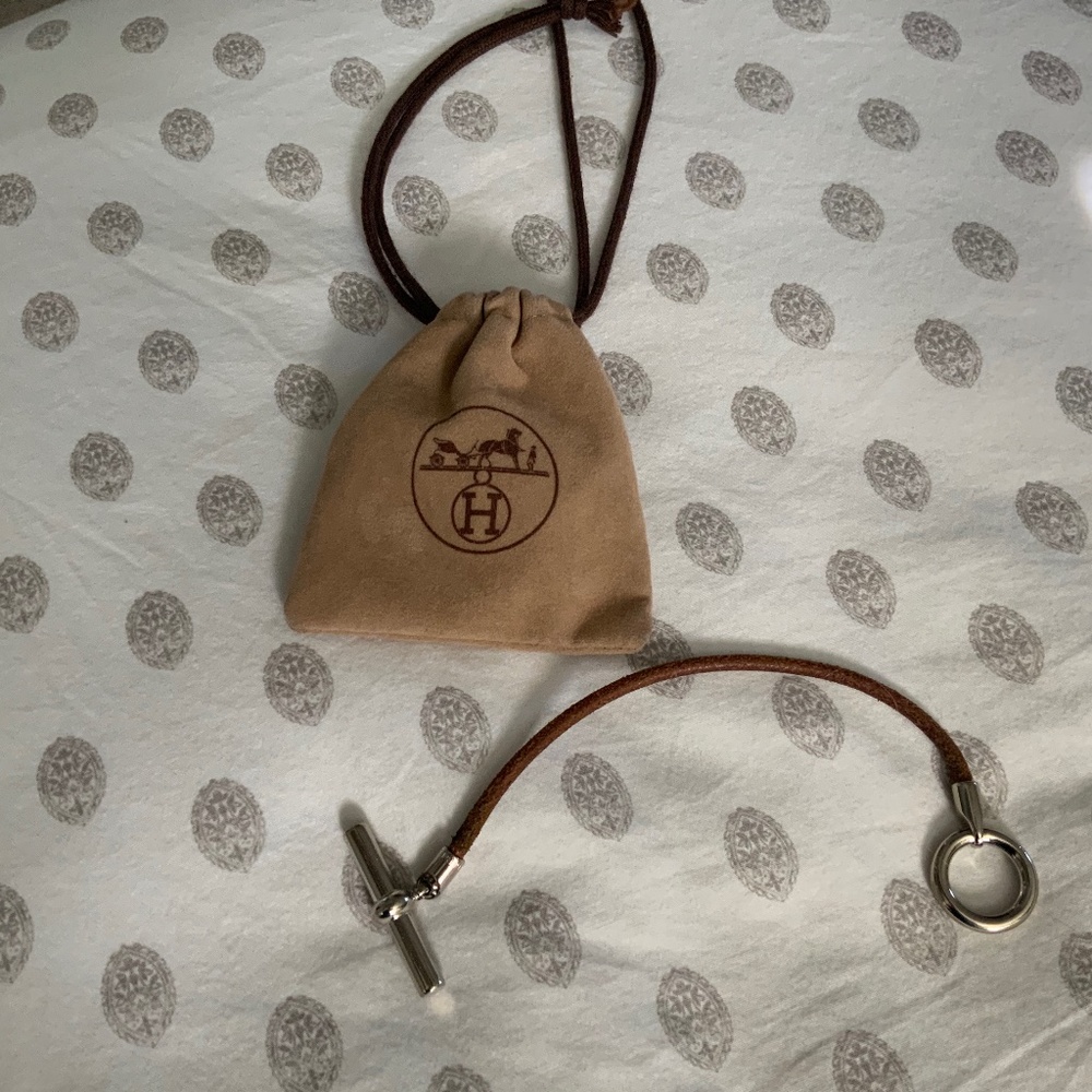 HERMES TOGGLE AND LEATHER BRACELET
